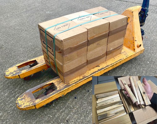 Boxes dried kindling - of,